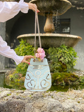 Carica l'immagine nel visualizzatore di Gallery, Sacchetto borchiato.