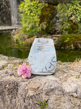 Carica l'immagine nel visualizzatore di Gallery, Sacchetto borchiato.