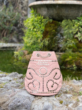 Carica l'immagine nel visualizzatore di Gallery, Sacchetto borchiato.